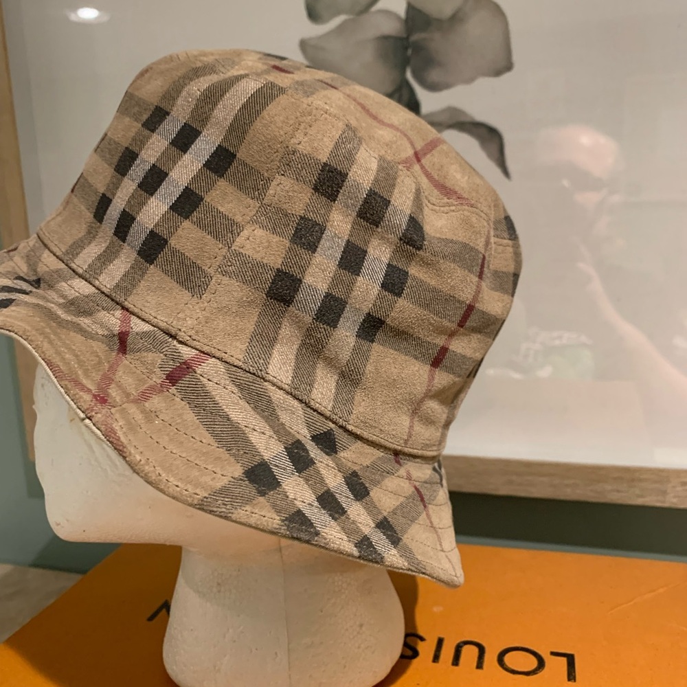 Burberry bucket hat